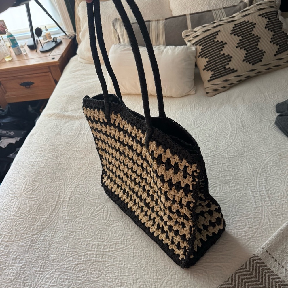 Abercrombie Black and Cream Woven Tote Bag